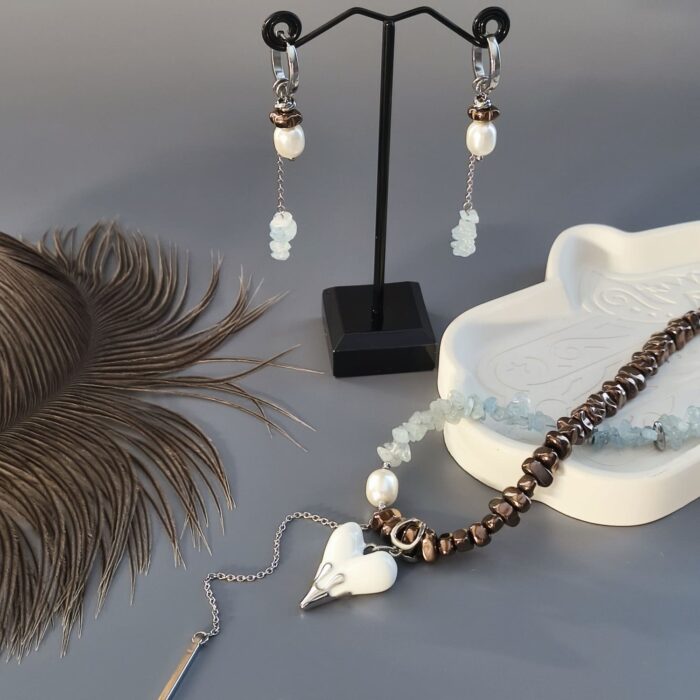 Комплект украшений (колье и серьги) "Две половинки" из натуральных камней — изображение 2