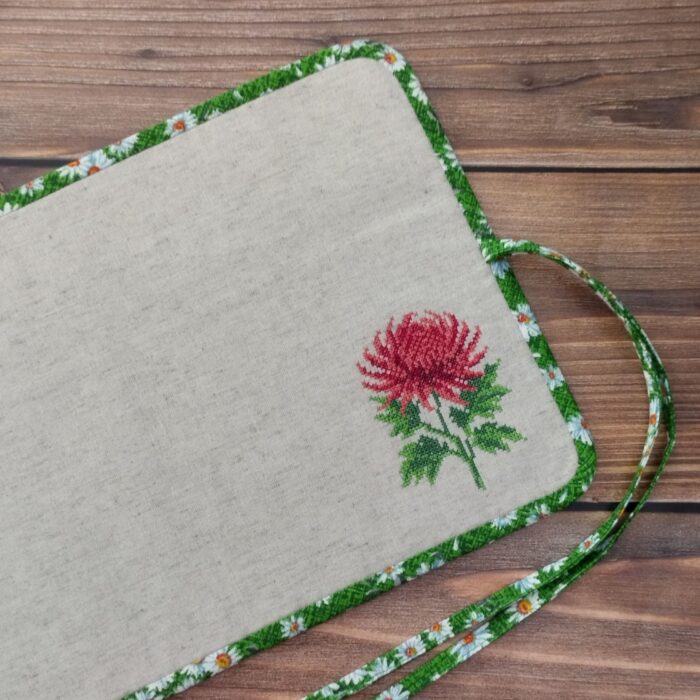 Органайзер для спиц с машинной вышивкой – уют и порядок в вашем рукоделии.