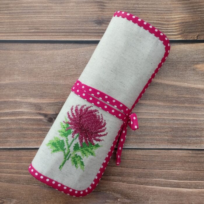 Органайзер для спиц с машинной вышивкой – уют и порядок в вашем рукоделии.