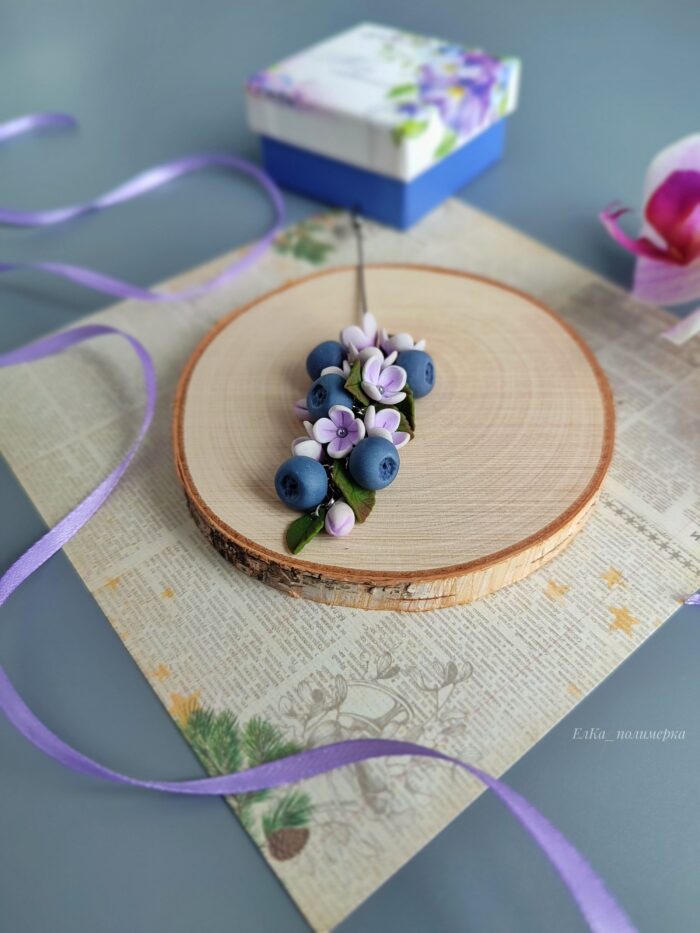 Брошь-игла "Сирень с голубикой" — изображение 4