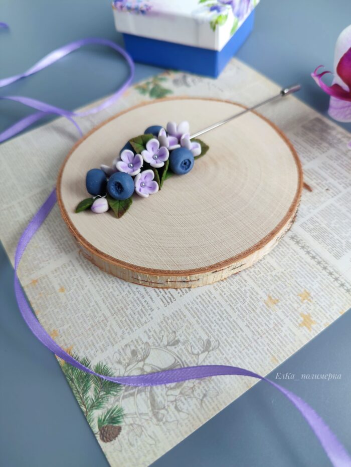 Брошь-игла "Сирень с голубикой" — изображение 2