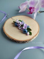 Брошь-игла «Сирень с голубикой»