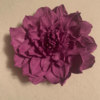 Брошь «Георгин»: изящество природы на вашей одежде.