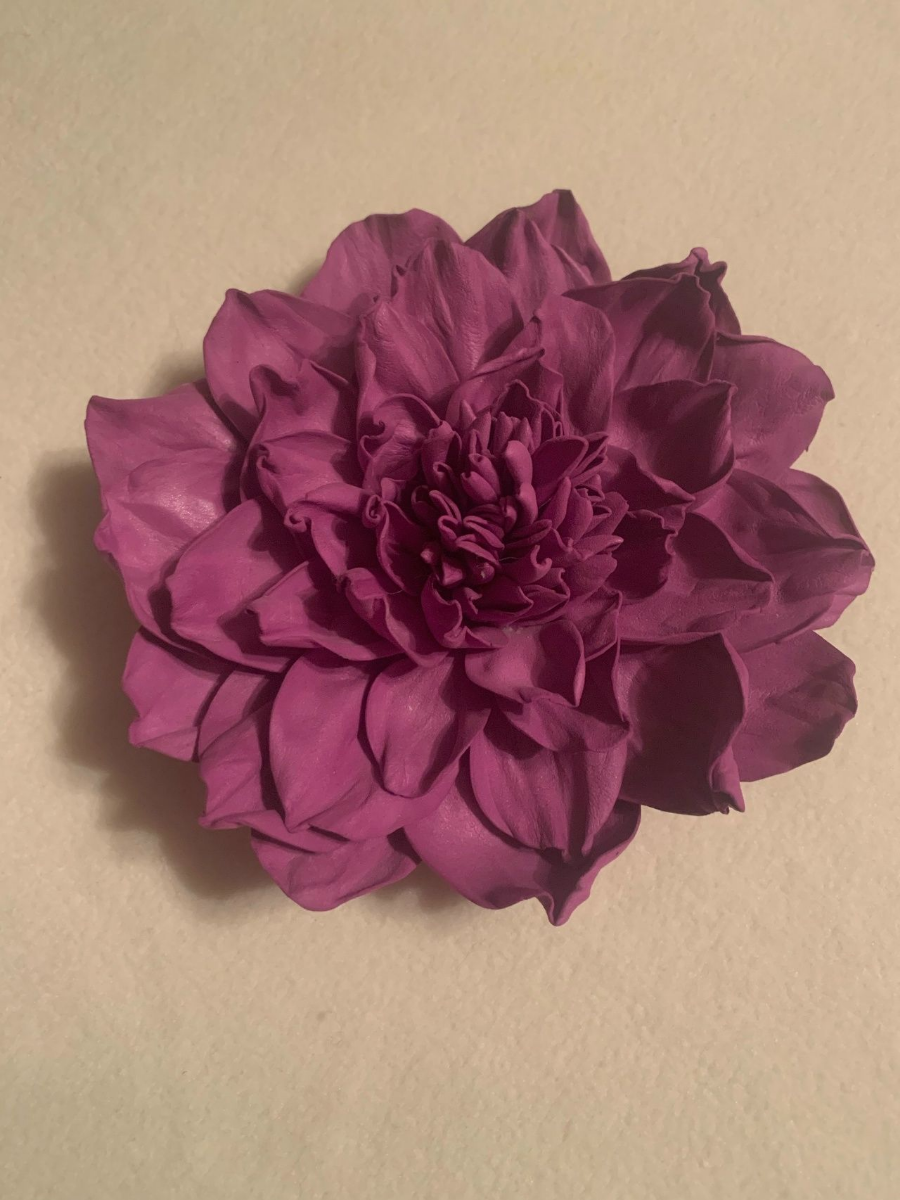 Брошь «Георгин»: изящество природы на вашей одежде.