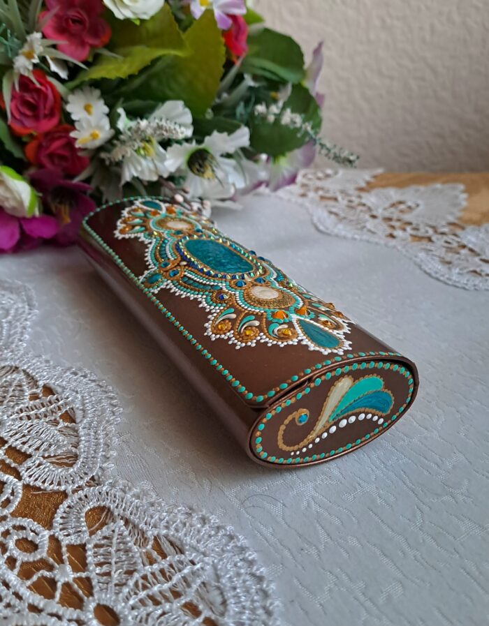 Футляр для очков с точечной росписью, очечник ручной работы на магните — изображение 5