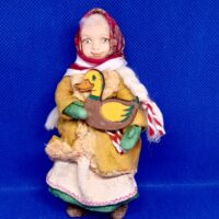 Ватная игрушка "Девочка с уткой"