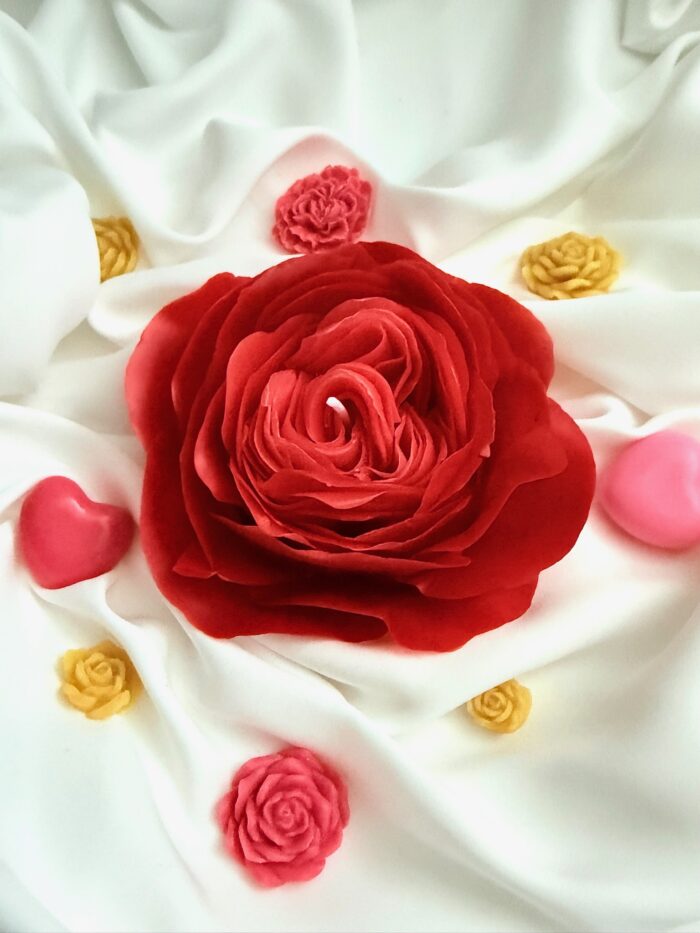 Декоративная свеча-цветок «Роза» ручной работы — изображение 4