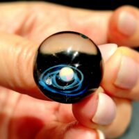 Кулон Вселенная из серии Черный бриллиант Голубая мечта. Моя личная магия — уместить бесконечность Галактики на Вашей ладони.