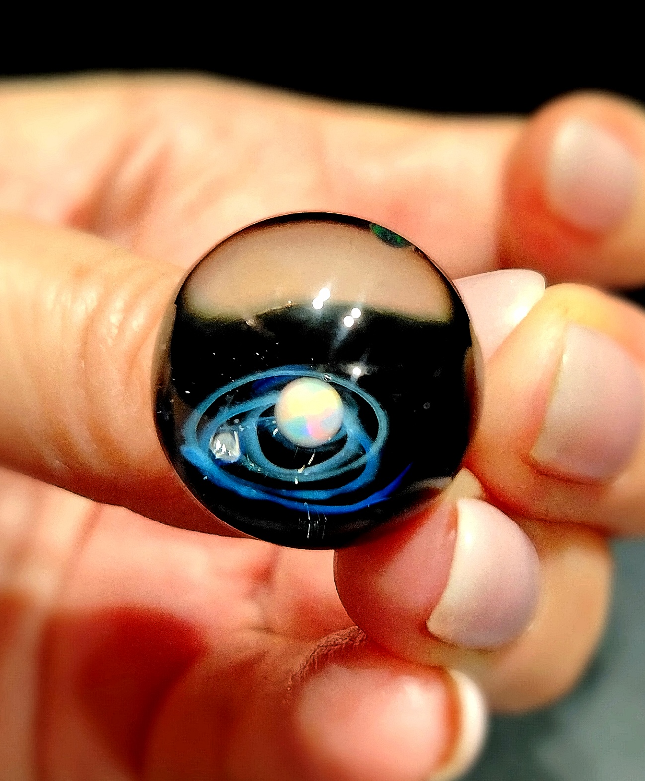 Кулон Вселенная из серии Черный бриллиант Голубая мечта. Моя личная магия — уместить бесконечность Галактики на Вашей ладони.