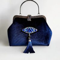 Сумка с фермуаром из темно-синего бархата с кистью