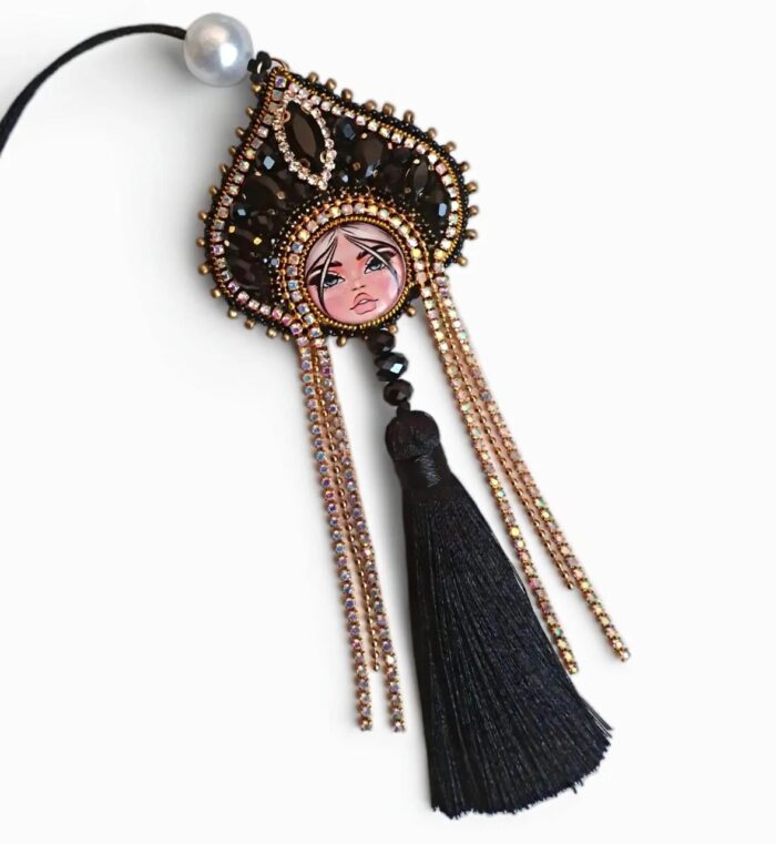 Подвеска в машину на зеркало заднего вида МАТРЕШКА В КОКОШНИКЕ — изображение 4