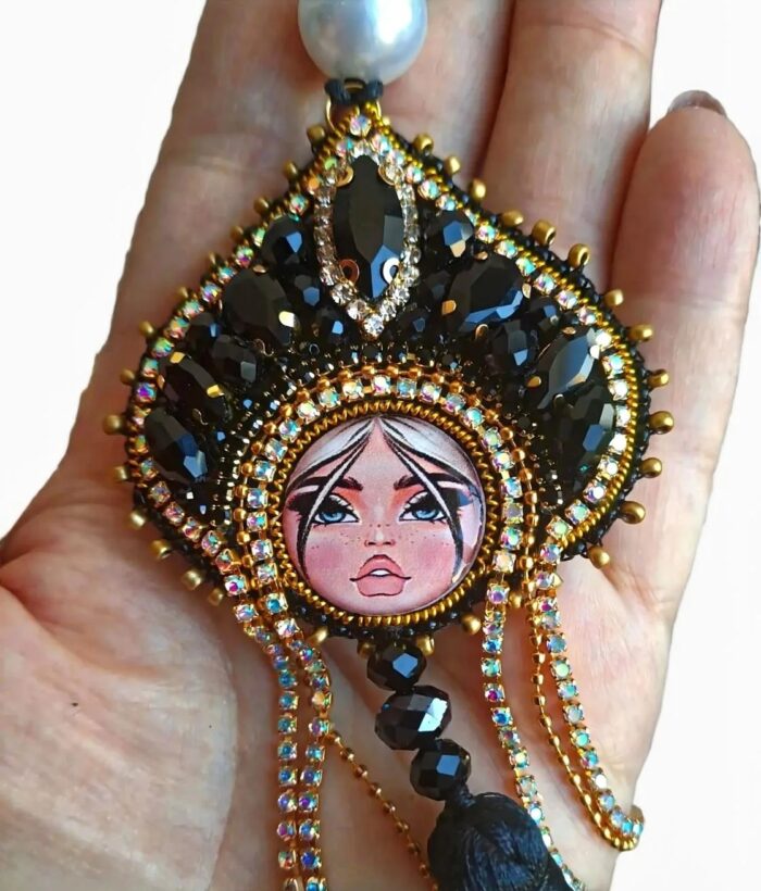 Подвеска в машину на зеркало заднего вида МАТРЕШКА В КОКОШНИКЕ — изображение 6