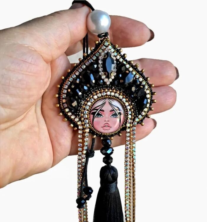 Подвеска в машину на зеркало заднего вида МАТРЕШКА В КОКОШНИКЕ — изображение 5