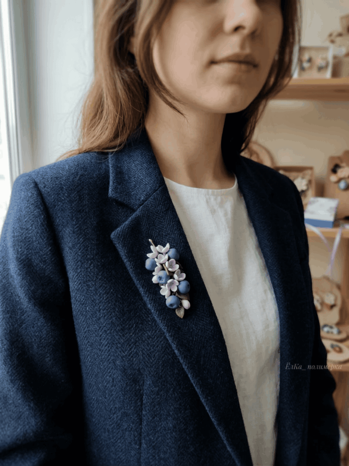 Брошь-игла "Сирень с голубикой" — изображение 3