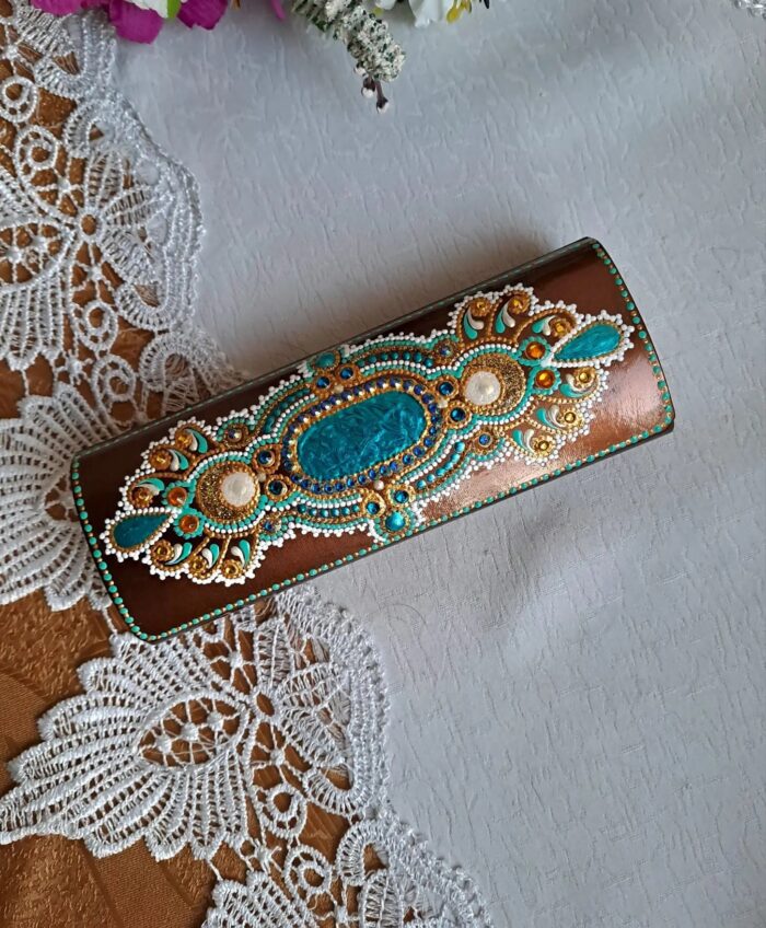 Футляр для очков с точечной росписью, очечник ручной работы на магните — изображение 4