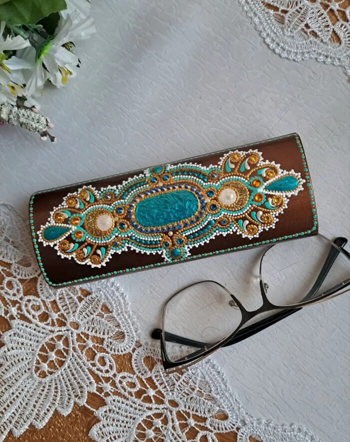 Футляр для очков с точечной росписью, очечник ручной работы на магните — изображение 6