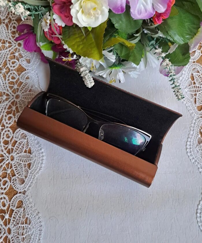 Футляр для очков с точечной росписью, очечник ручной работы на магните — изображение 3