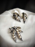 Брошь и серьги «Стручки гороха»