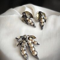 Брошь и серьги «Стручки гороха»