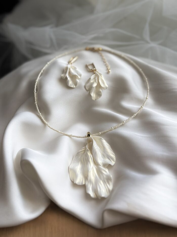 Серьги и кулон «Жемчужные лепестки» — изображение 2