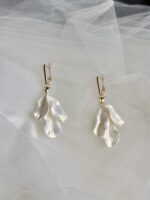 Серьги и кулон «Жемчужные лепестки» — изображение 3