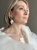 Серьги и кулон «Жемчужные лепестки»