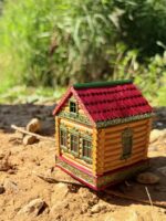 Декоративная ароматическая свеча ручной работы - домик