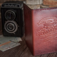 Винтажная кожаная обложка на документы
