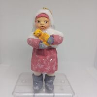 Ватная игрушка "Малышка с мишкой"