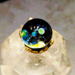 Авторский кулон Мироздание, лэмпворк, опалы