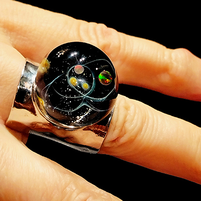 Вечернее кольцо Космос Мурано, лэмпворк, опалы