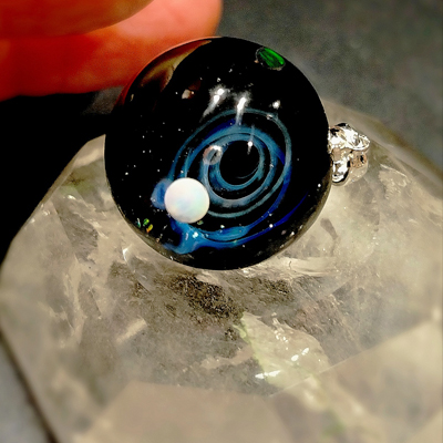 Кулон Вселенная Голубая мечта, лэмпворк, опалы