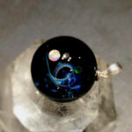 Кулон Вселенский танец, лэмпворк, опалы