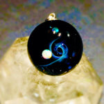 Кулон Вселенский танец, лэмпворк, опалы