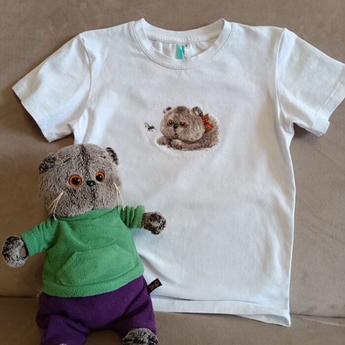 Детская футболка с вышивкой "Басик на охоте" — изображение 2