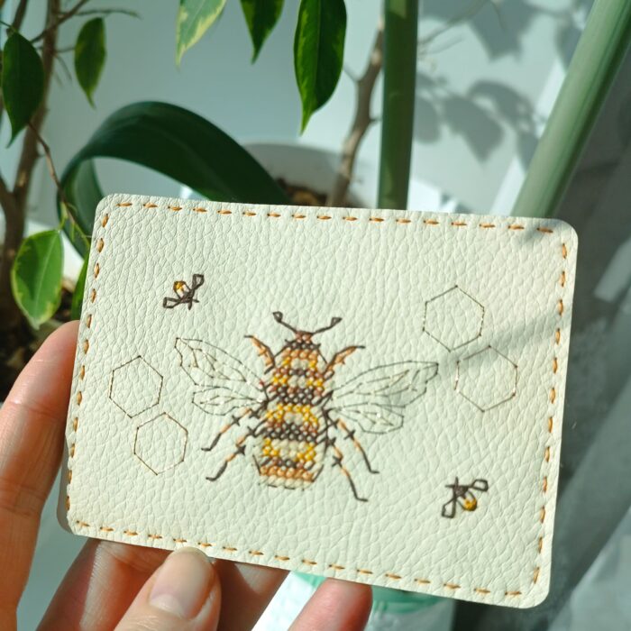 Визитница-картхолдер "Пчёлка" — изображение 2