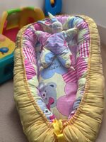 Гнёздышко для новорождённого с зайчиком‑сплюшкой в подарок: уют и безопасность с первых дней жизни.