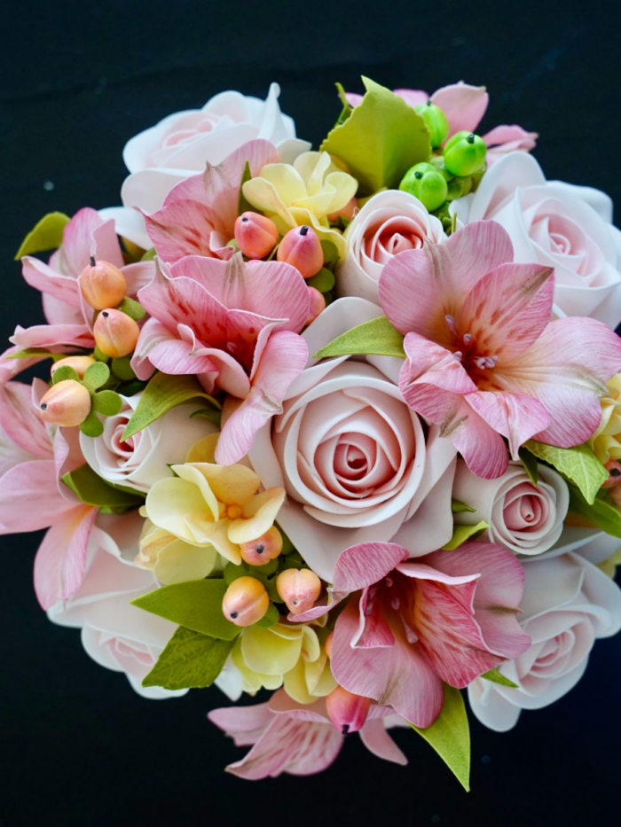 Букет‑комплимент: вечная красота в вашем доме