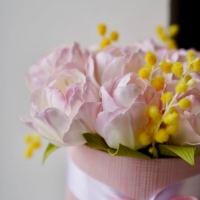 Светильник «Тюльпаны»: весенняя свежесть и мягкий свет в вашем доме.