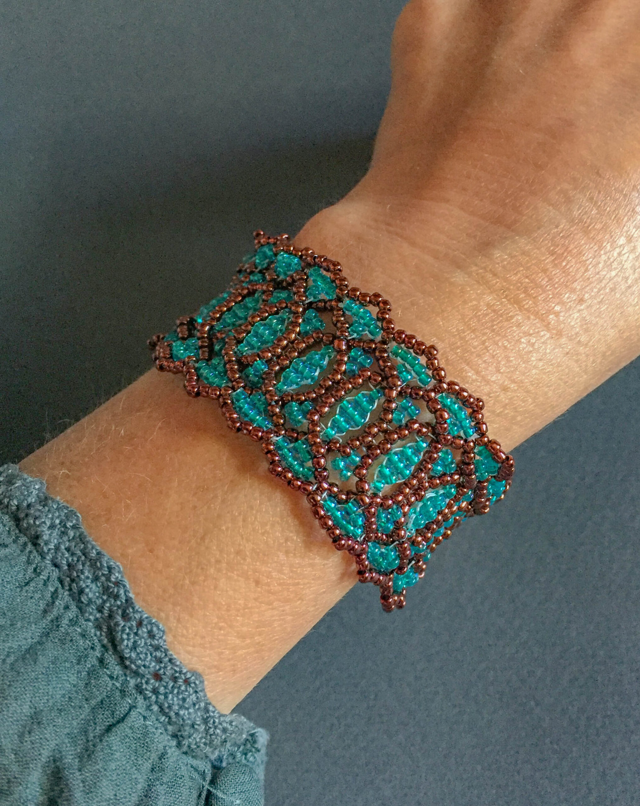 Браслет. Скарапея - украшения ручной работы из кристаллов и бисера.