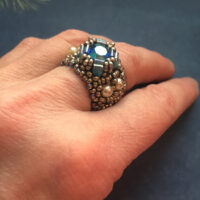 Браслет и кольцо. Скарапея - украшения ручной работы из кристаллов и бисера.