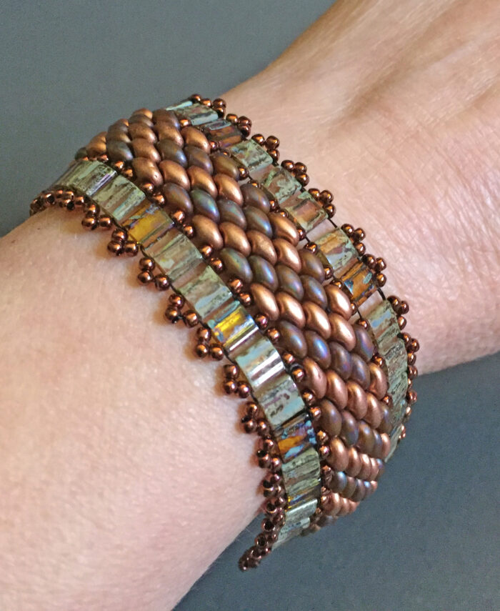 Браслет. Скарапея - украшения ручной работы из кристаллов и бисера.