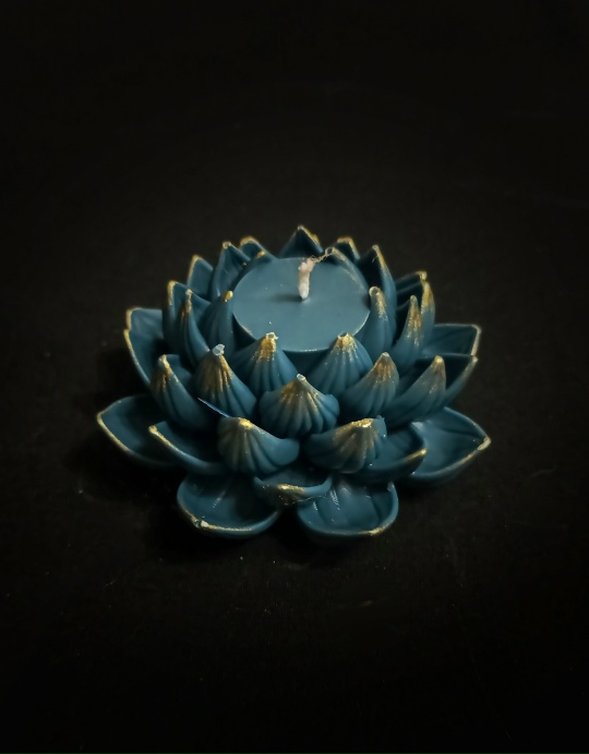 Свеча декоративная "Кувшинка" Свеча декоративная "Кувшинка"