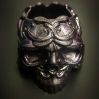 Кашпо-подставка в форме черепа "Сумеречный страж"