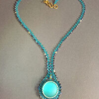 Колье. Скарапея - украшения ручной работы из кристаллов и бисера.