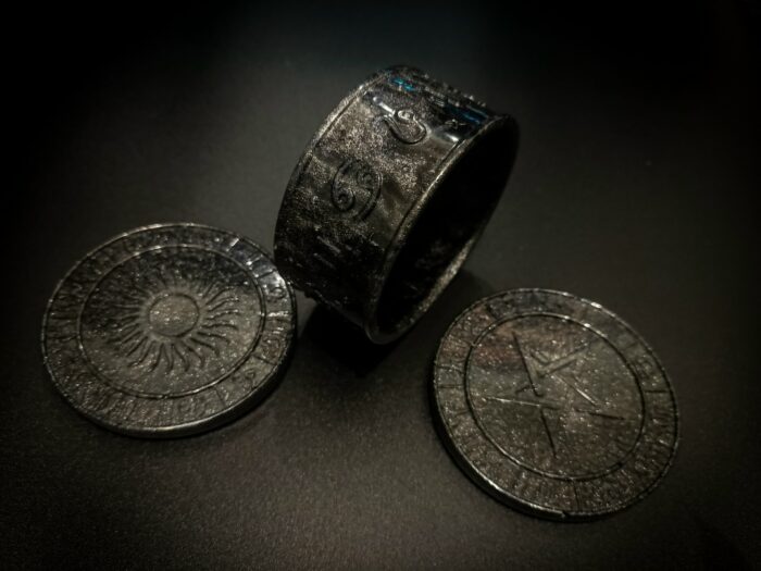 Шкатулка с двумя крышками с символами из эпоксидной смолы — изображение 11