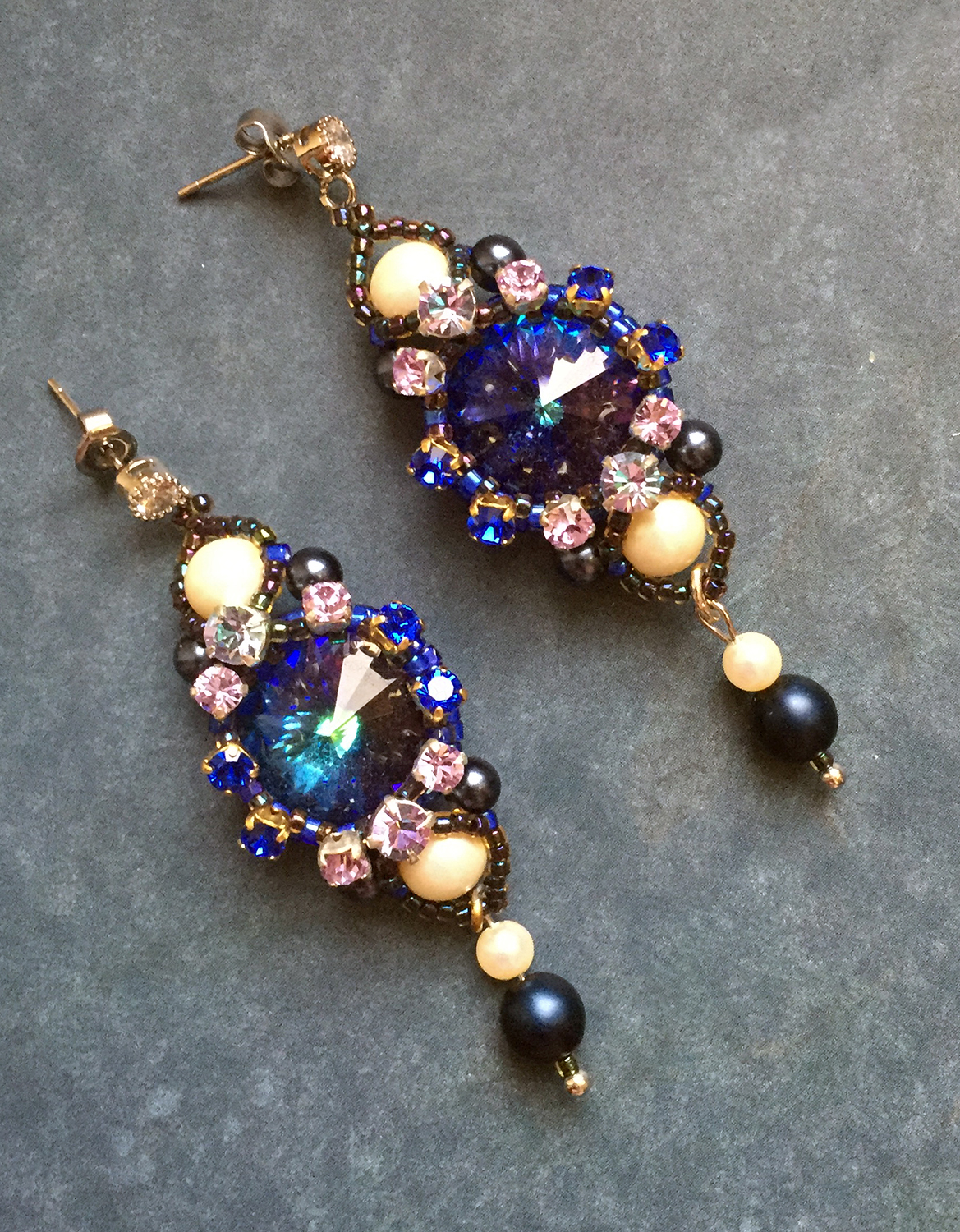 Серьги. Скарапея - украшения ручной работы из кристаллов и бисера.