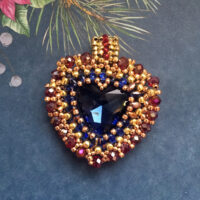 Кулон. Скарапея - украшения ручной работы из кристаллов и бисера.