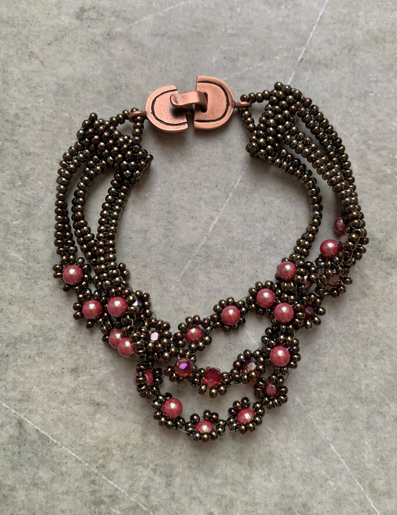 Браслет. Скарапея - украшения ручной работы из кристаллов и бисера.