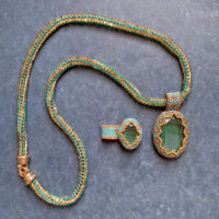 Комплект Колье и кольцо. Скарапея - украшения ручной работы из кристаллов и бисера.